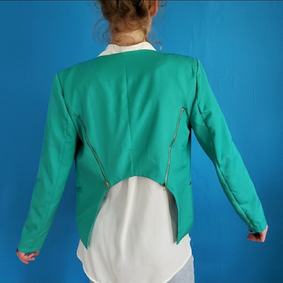 M Active Blazer w Cutout Back Detail - Picture 2 of 2